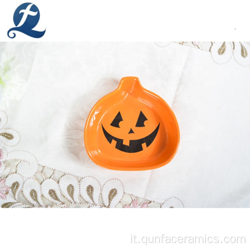 Piatto in ceramica dipinta a mano con decorazione di zucca di Halloween